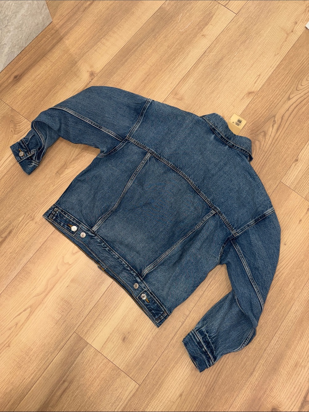 Levi's Medium Blue Denim Jacket with Button Front - Picture 6 of 6